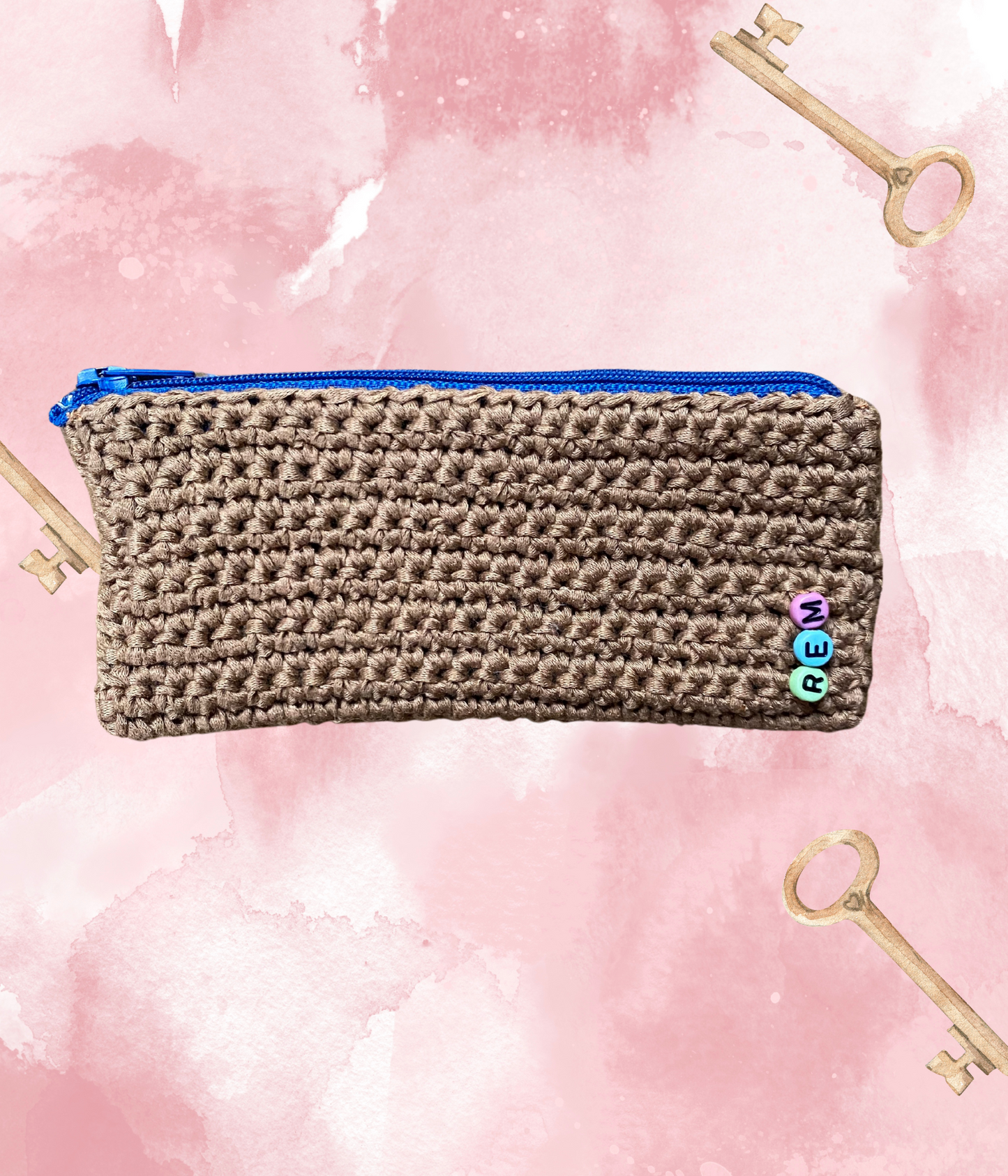 Proteggi le tue tasche e i tuoi oggetti personali con il nostro portachiavi chiuso all'uncinetto. Realizzato in cotone e metallo, è l'accessorio ideale per custodire le chiavi con cura e eleganza.