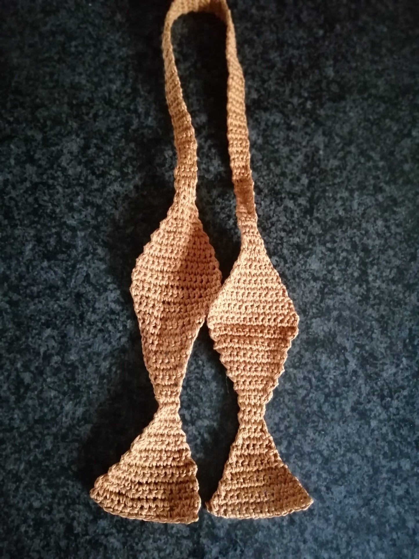 'Ducky' Cravattino all'Uncinetto - Eleganza Artigianale per Eventi Speciali