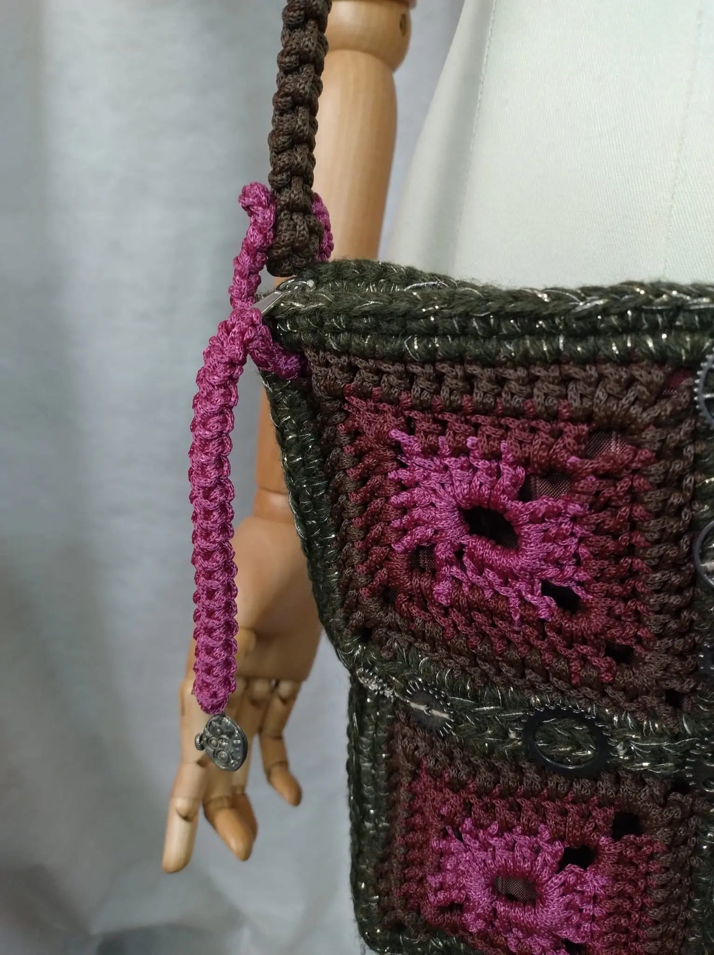 ‘Zoe’ Borsa con Ricamo a Specchietti - Stile Trascendente per Ogni Stagione rem_fattoamanoperte