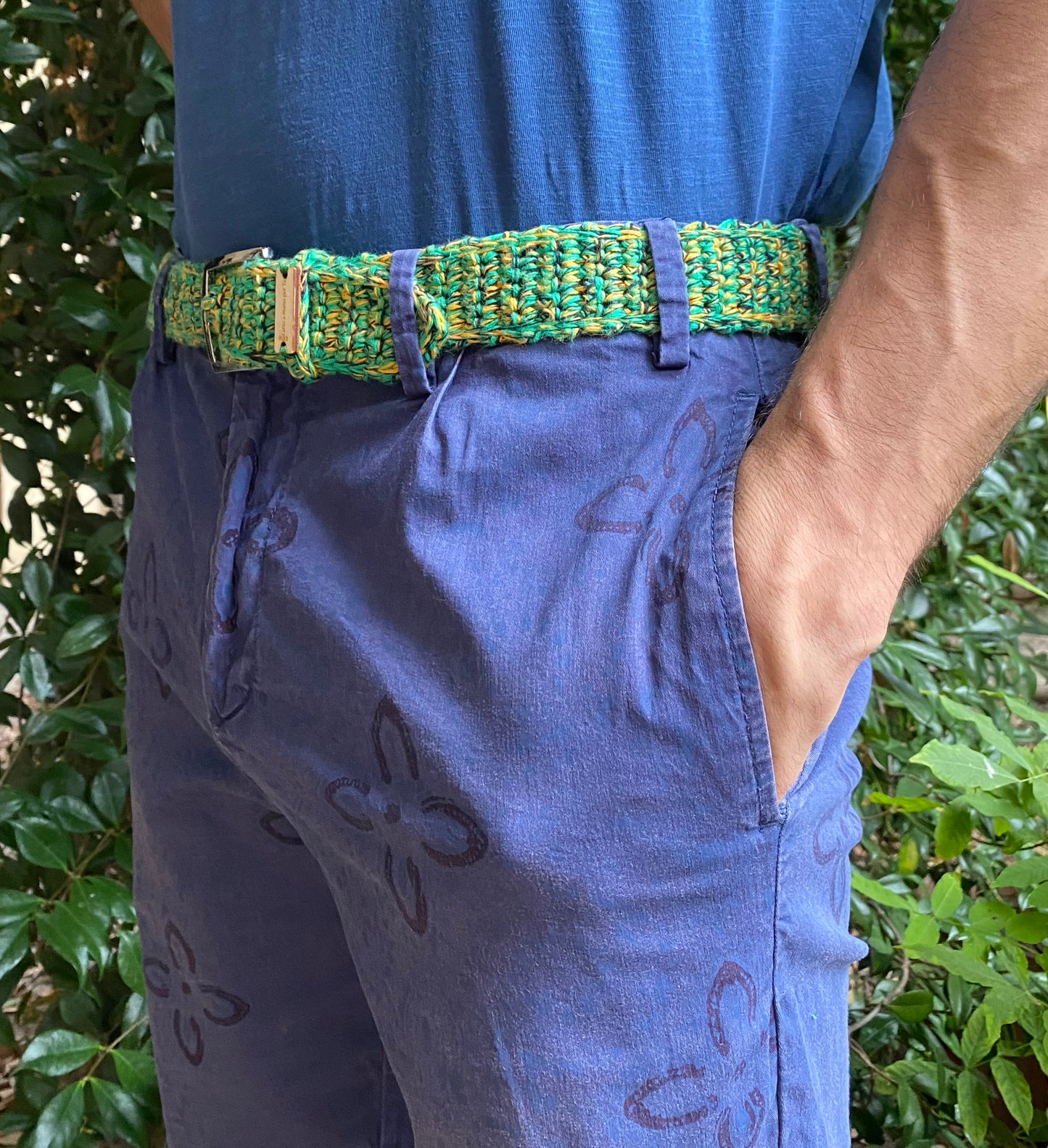 Riscopri l'eleganza con 'Cinzia', la nostra cintura all'uncinetto personalizzabile. Cambia fibbia e colore per un look unico, godendo della robustezza e dell'eleganza di una cintura fatta a mano.