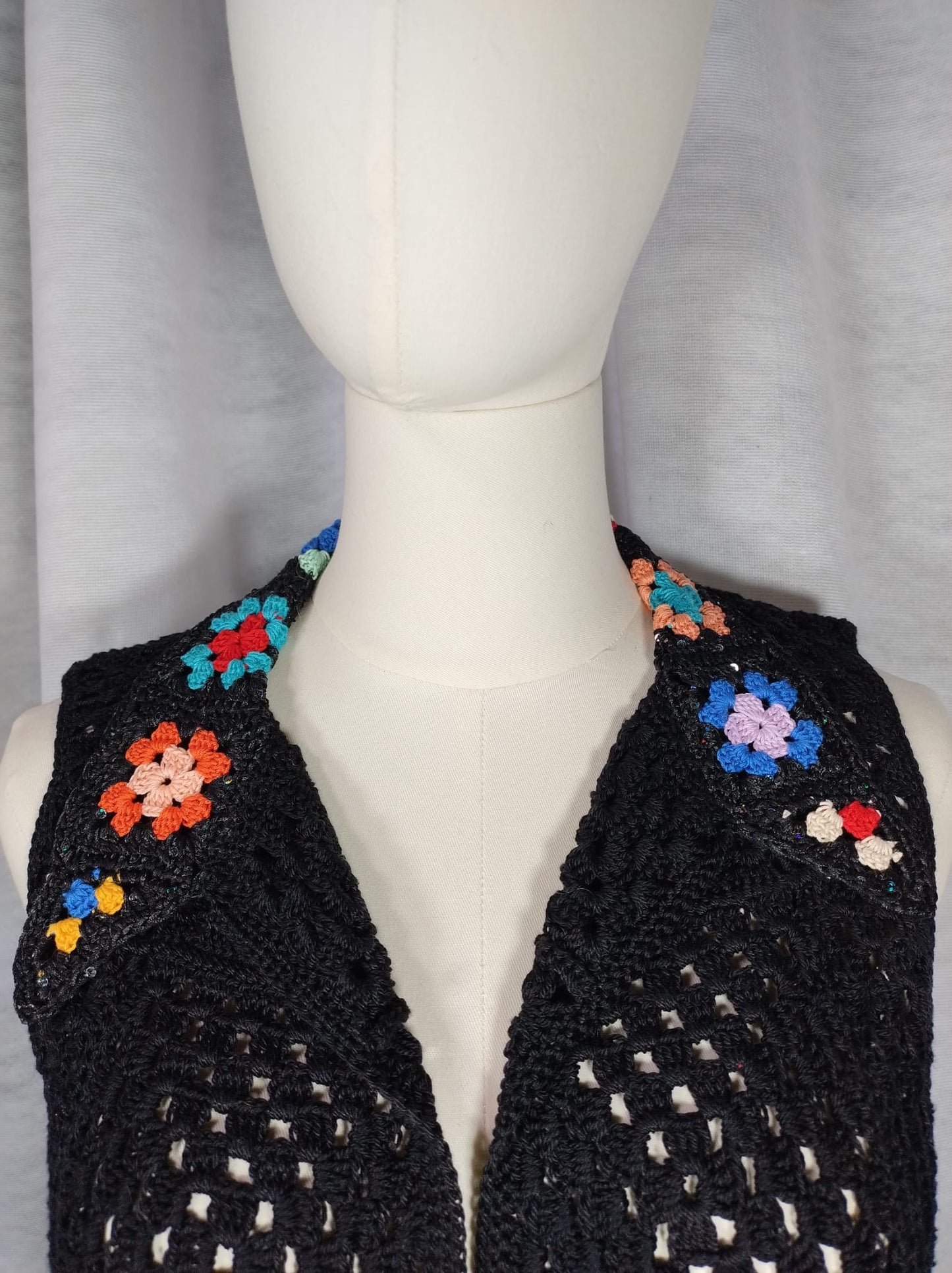 ‘Marzia’ Polo all'Uncinetto con Collo a Piastrelline - Unione di Stile e Unicità