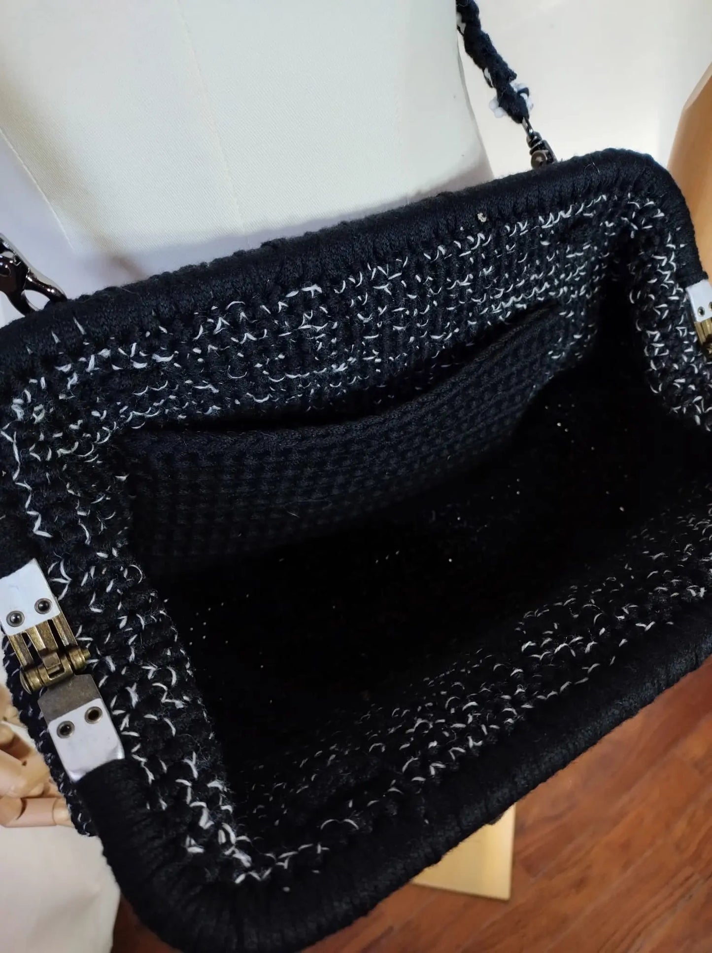 'Lavinia' Borsa in Lana - Eleganza Funzionale con Chiusura a Scatto REM fatto a mano per te