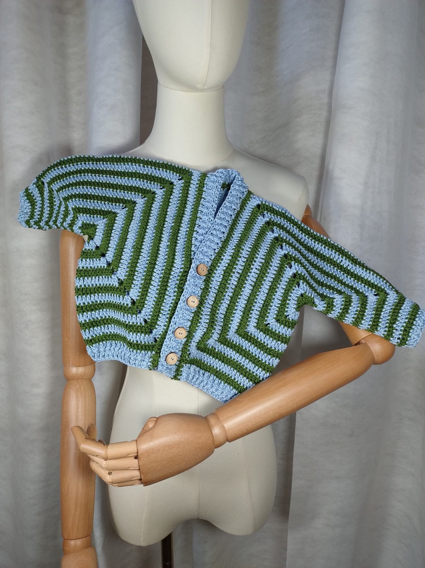 'Sasino' Cardigan Piccolino all'Uncinetto - Eleganza Miniaturizzata in Cachemire e Lana Merino