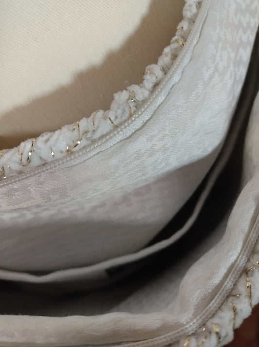 ‘Zoe’ Borsa con Ricamo a Specchietti - Stile Trascendente per Ogni Stagione