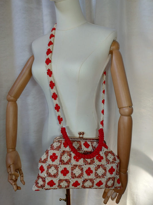 'Iside' Borsa mini piastrelle all'Uncinetto - Eleganza Compatta per Occasioni Speciali