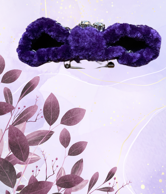 'Telma' Spilla in Ciniglia con Catena di Metallo - Unione di Texture e Luminosità