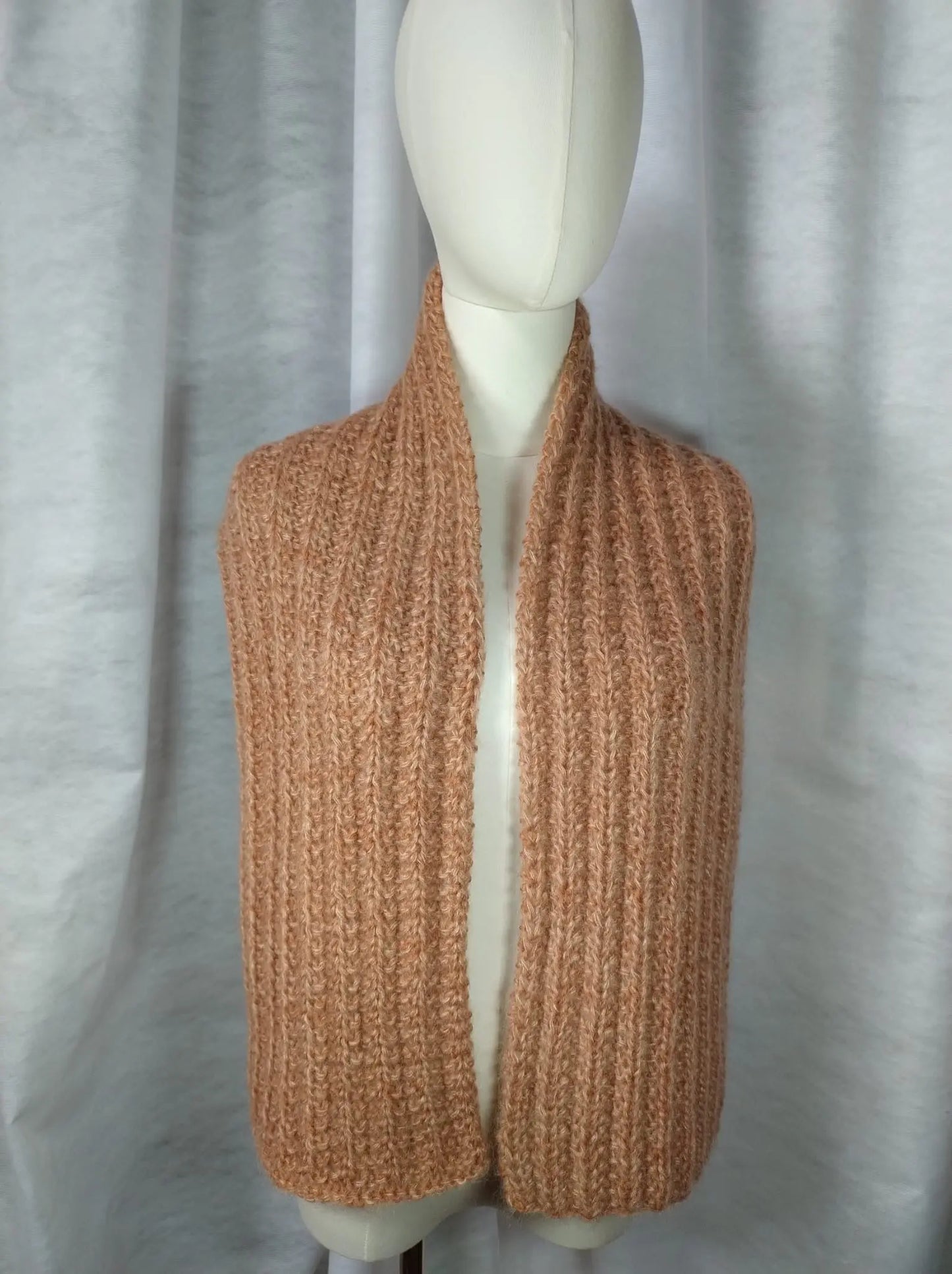 'Cassandra' Sciarpa in Seta, Mohair e Lana Merino - Calore e Stile per Ogni Look rem_fattoamanoperte