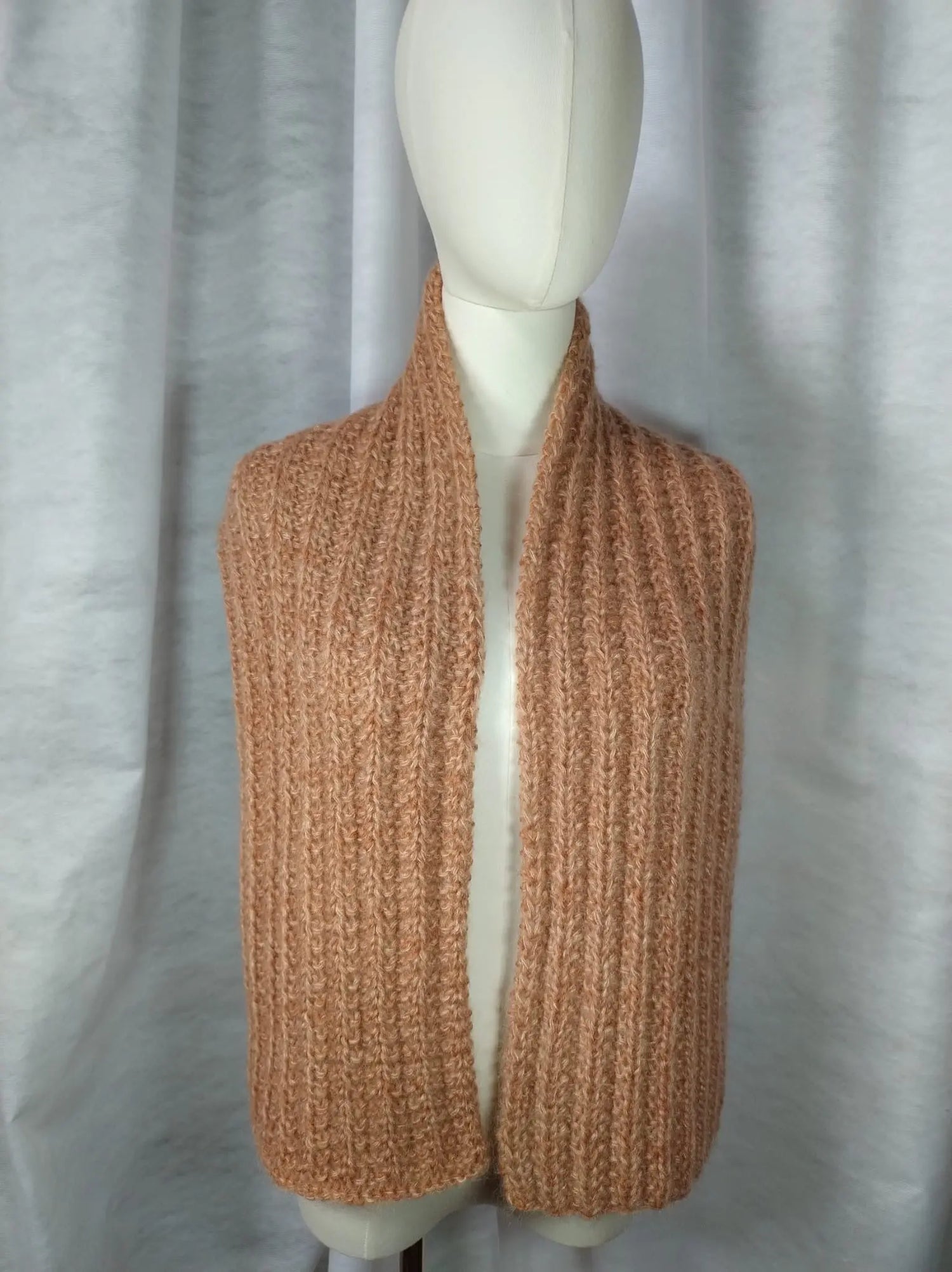 'Cassandra' Sciarpa in Seta, Mohair e Lana Merino - Calore e Stile per Ogni Look rem_fattoamanoperte