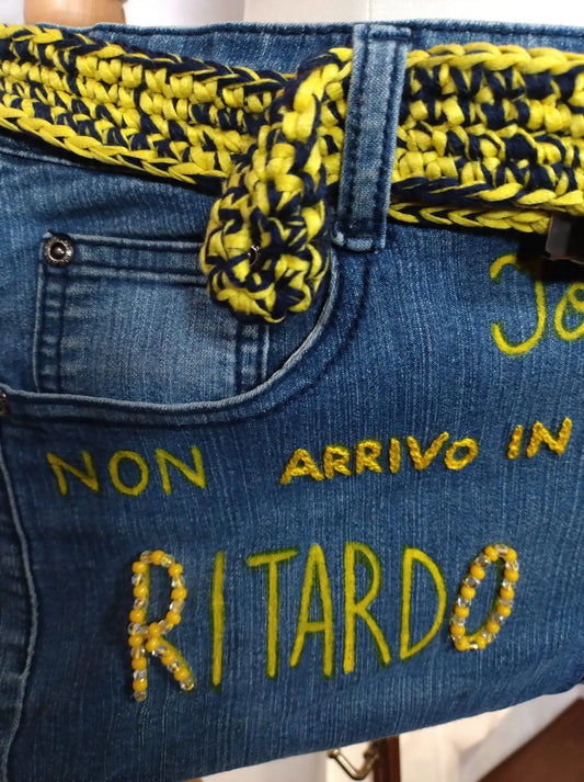 ‘Rita’ Borsa in Jeans Riciclato - Arte e Messaggio in Ogni Cucitura rem_fattoamanoperte