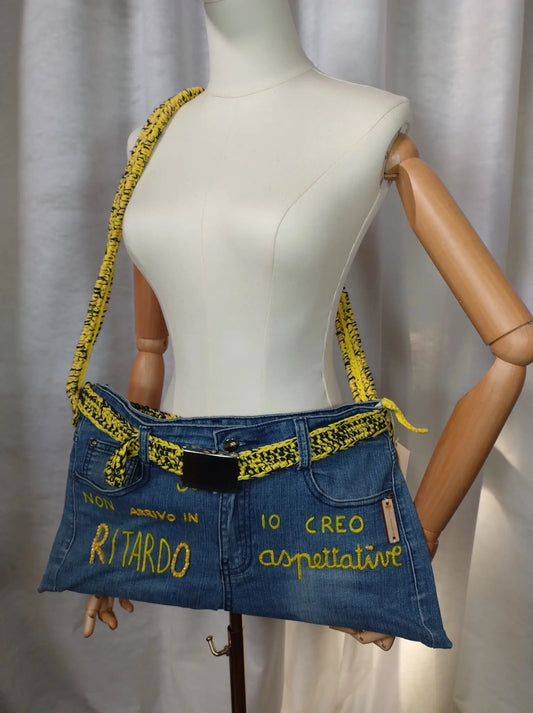 ‘Rita’ Borsa in Jeans Riciclato - Arte e Messaggio in Ogni Cucitura rem_fattoamanoperte