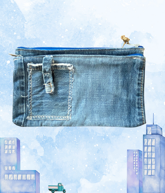 Scopri il nostro Borsello Jeans, l'accessorio ideale per chi desidera libertà e stile. Perfetto per tenere le mani libere, cucito a mano per un tocco personale e unico.