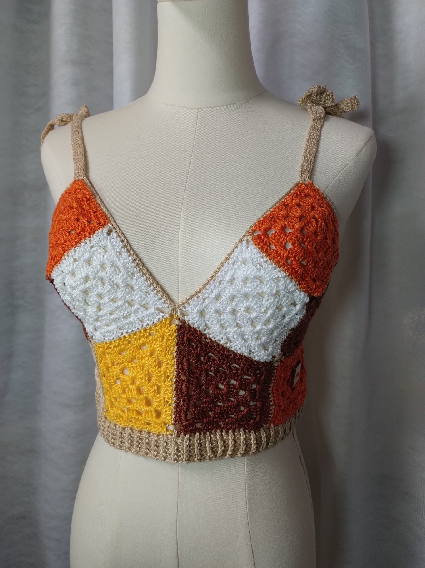 ‘Ted’ Top all'uncinetto - Un Arcobaleno di Colori e Versatilità