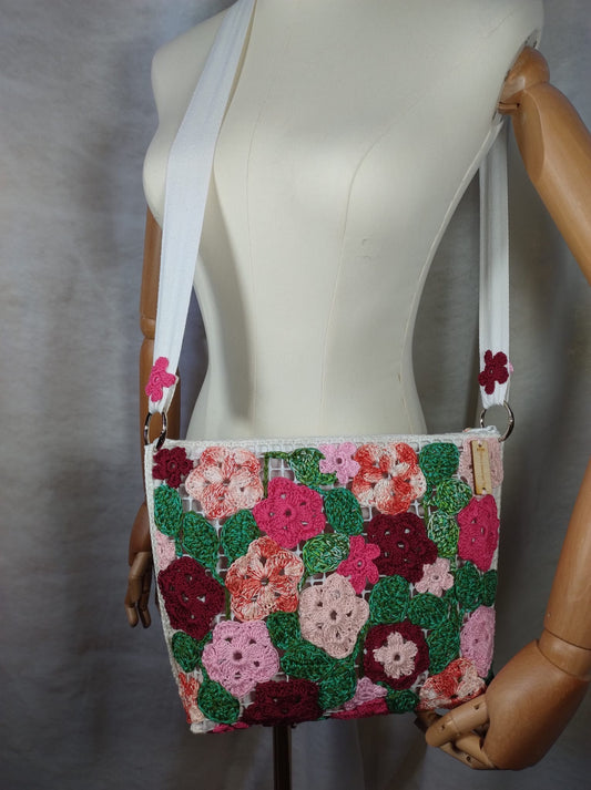 'Antea' Borsa all’uncinetto – Eleganza floreale handmade