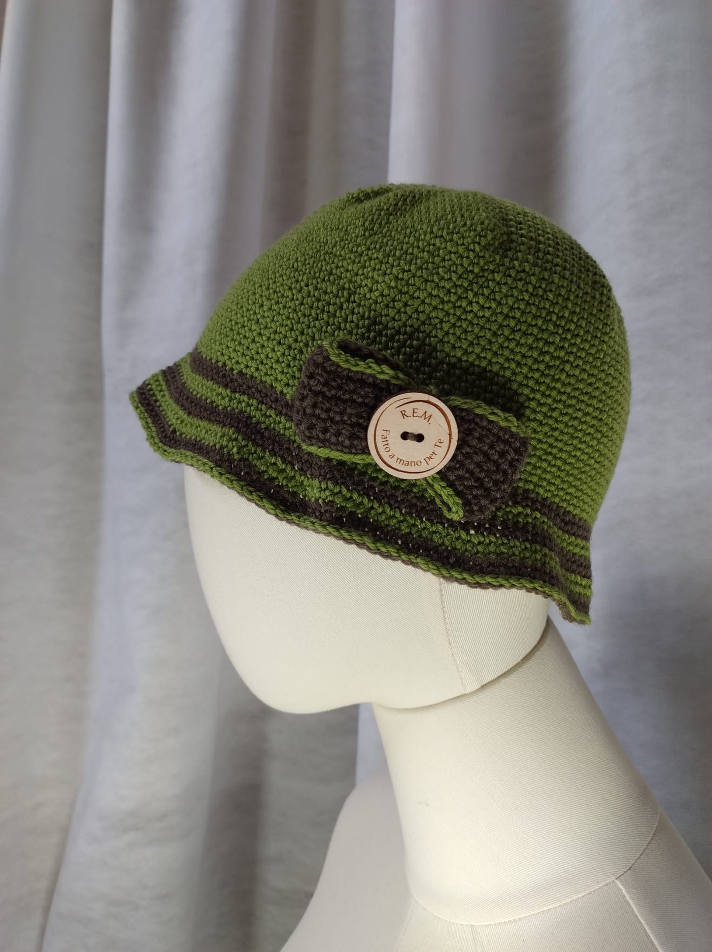 'Ruggero' Cappello in Lana Merino con Fiocco - Calore e Stile Invernale