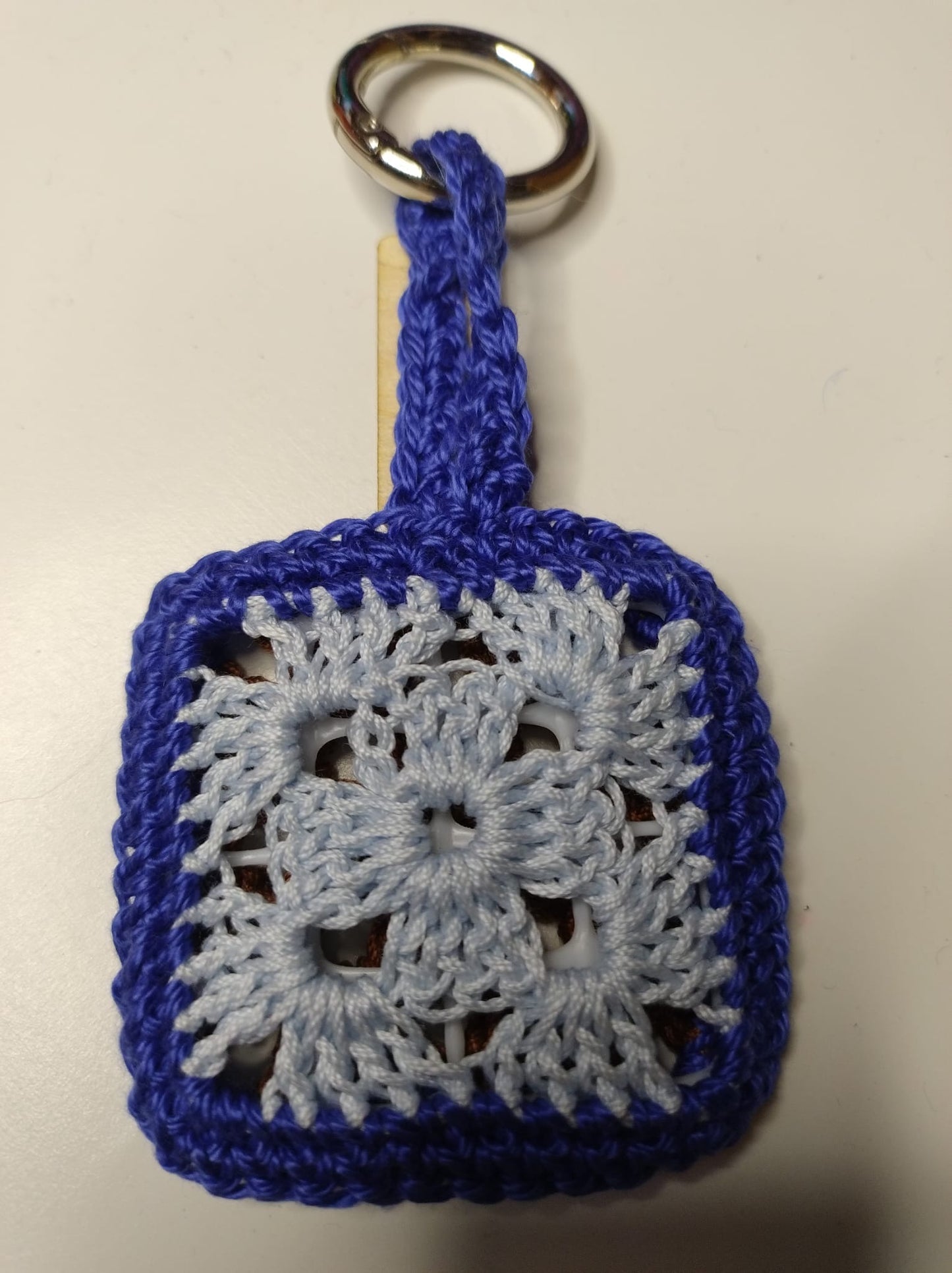 ‘Tiberio’ Portachiavi - Creatività e Stile in una Piastrellina