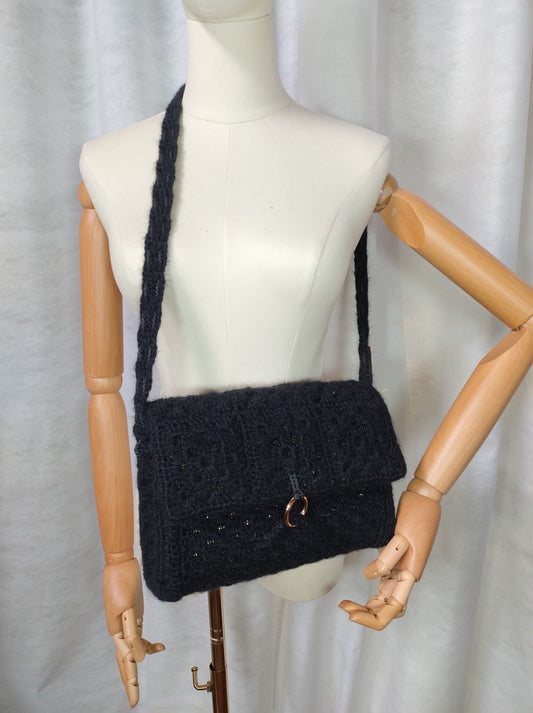 'Miriam' Borsa in Mohair all'Uncinetto - Eleganza Artigianale in Miniatura