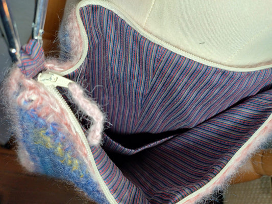 ‘Rosetta’ la borsa: una combinazione pregiata di mohair e seta