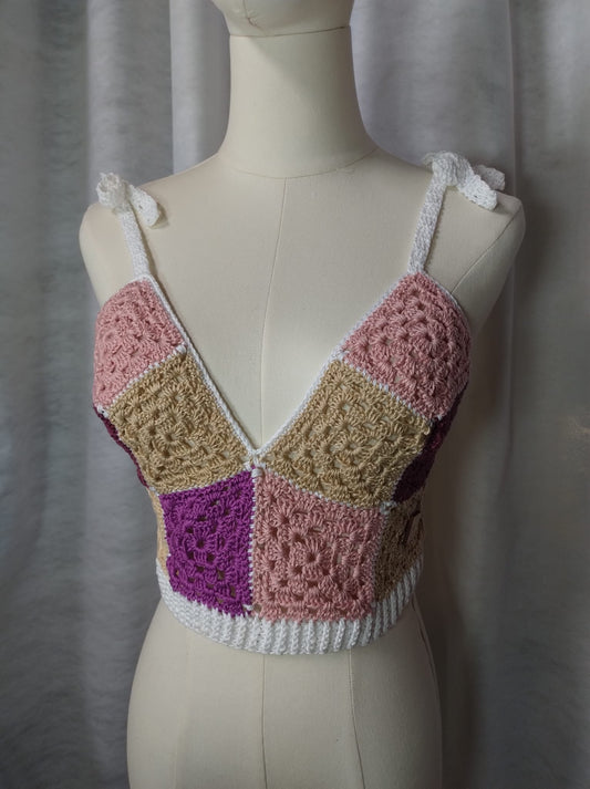 ‘Ted’ Top all'uncinetto - Un Arcobaleno di Colori e Versatilità