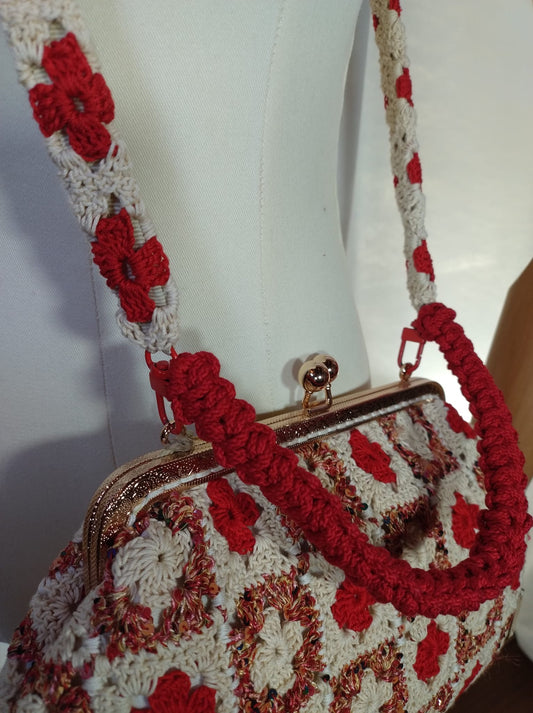 'Iside' Borsa mini piastrelle all'Uncinetto - Eleganza Compatta per Occasioni Speciali