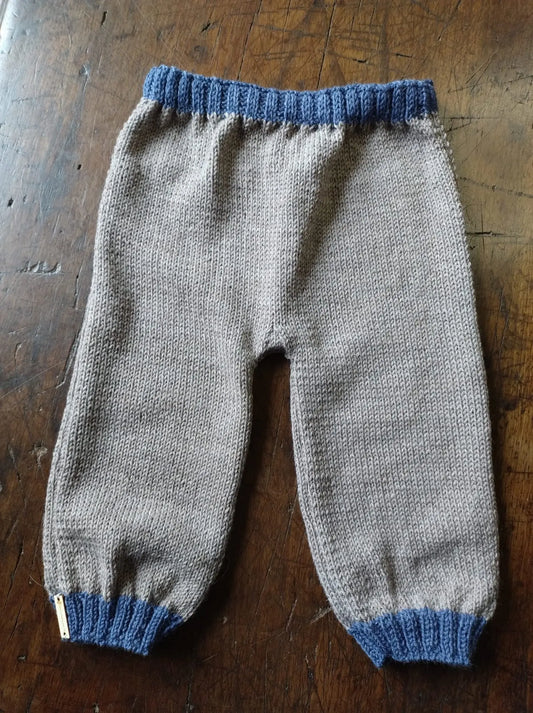 Dino - Pantaloncino ai ferri bimbo pratico e confortevole REM fatto a mano per te