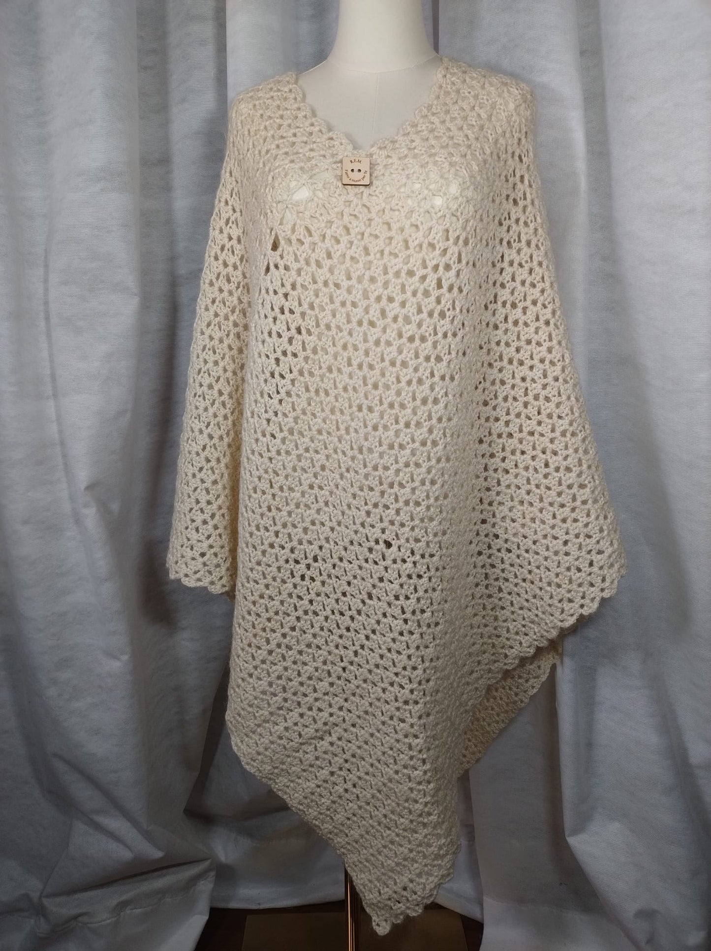 ‘Orazio’ Poncho in Mohair-Seta - Abbraccio Caldo di Eleganza e Versatilità