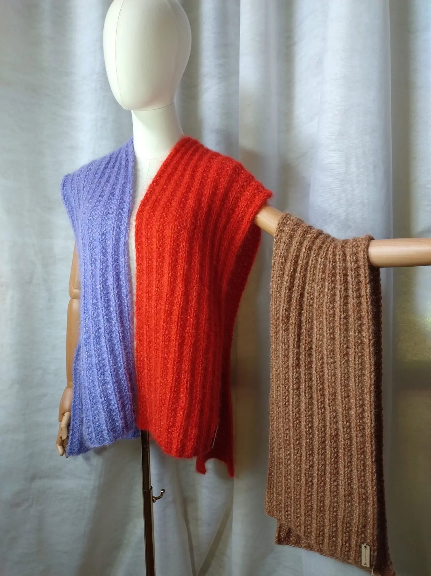 'Cassandra' Sciarpa in Seta, Mohair e Lana Merino - Calore e Stile per Ogni Look rem_fattoamanoperte