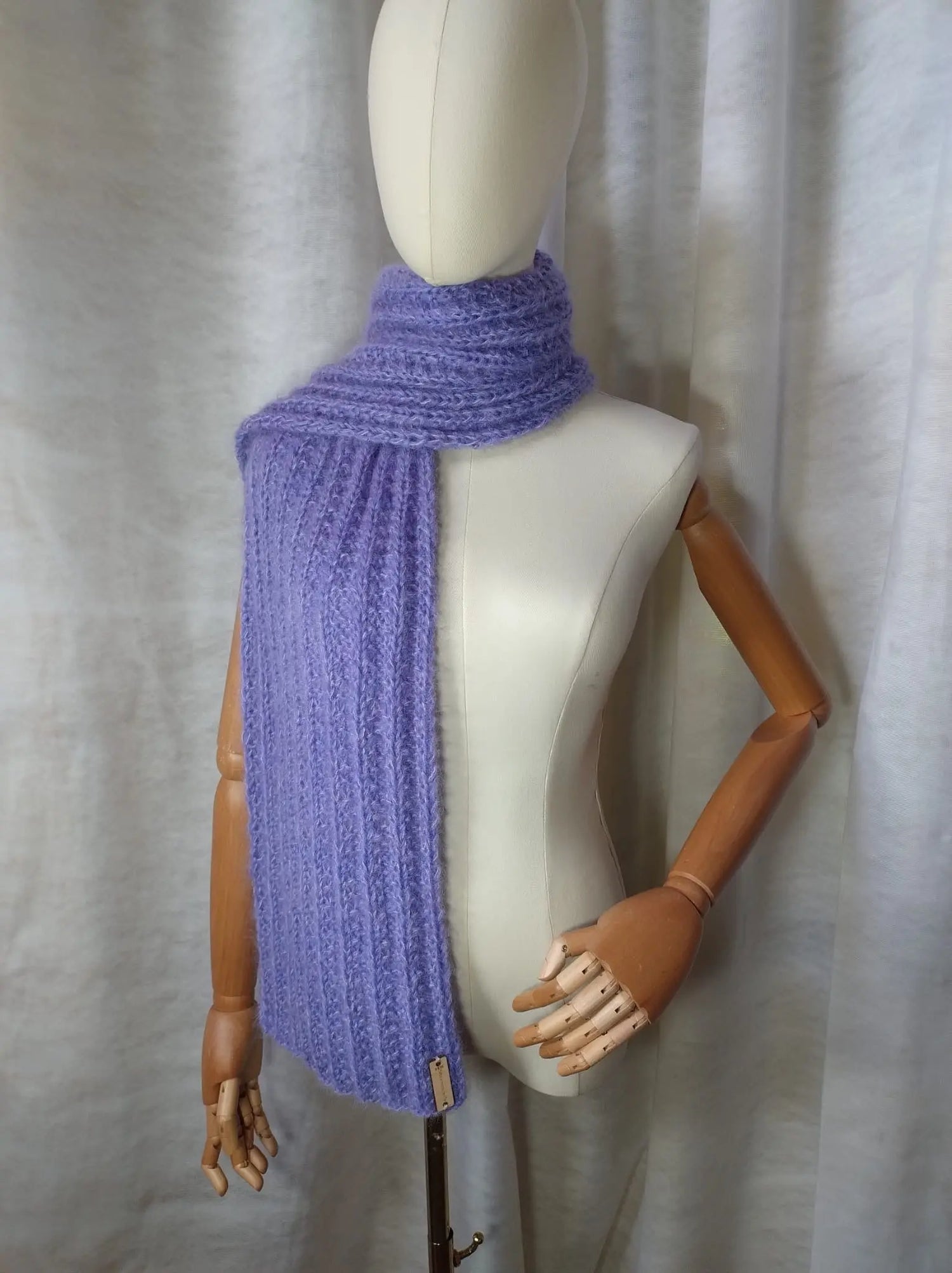 'Cassandra' Sciarpa in Seta, Mohair e Lana Merino - Calore e Stile per Ogni Look rem_fattoamanoperte