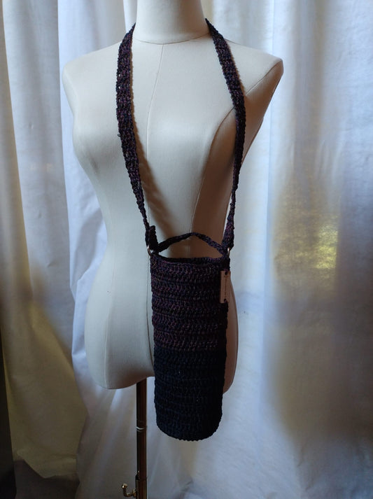 Achille è un porta borraccia fatto a mano all'uncinetto in cotone remfattoamanoperte