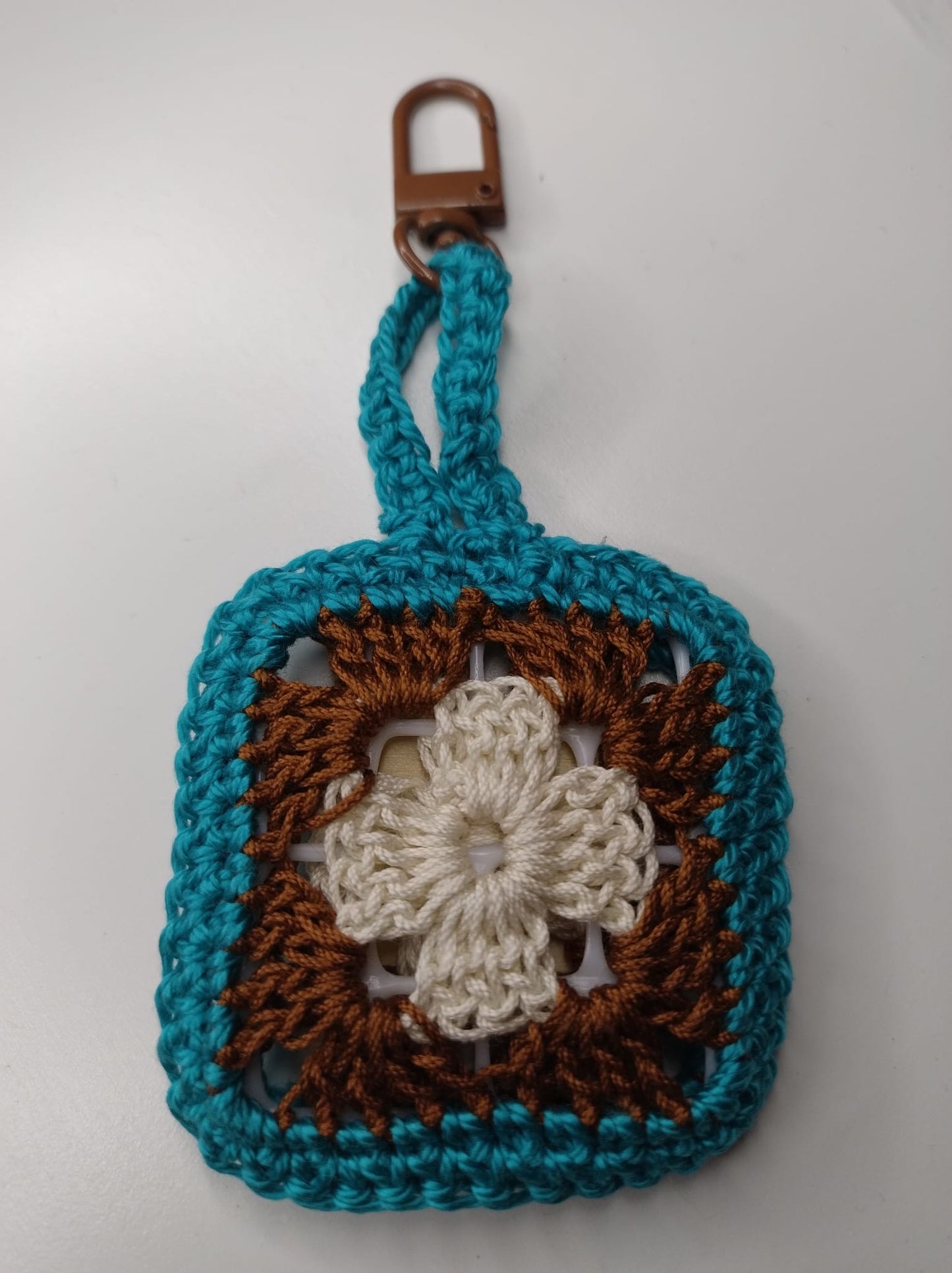 ‘Tiberio’ Portachiavi - Creatività e Stile in una Piastrellina