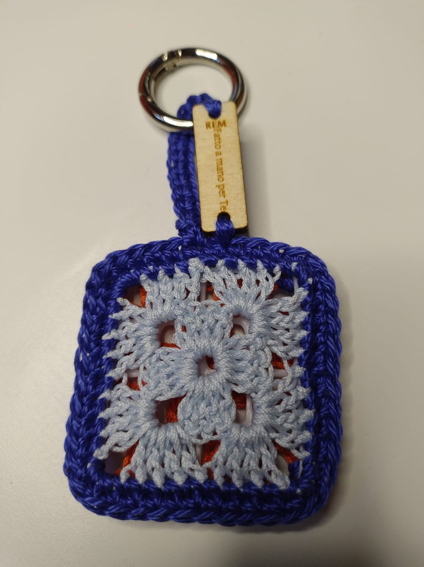 ‘Tiberio’ Portachiavi - Creatività e Stile in una Piastrellina