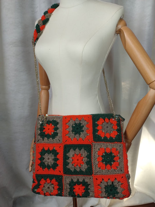 ‘Vera’ Borsa in Lana Multicolore - Un Arcobaleno Invernale di Stile e Calore