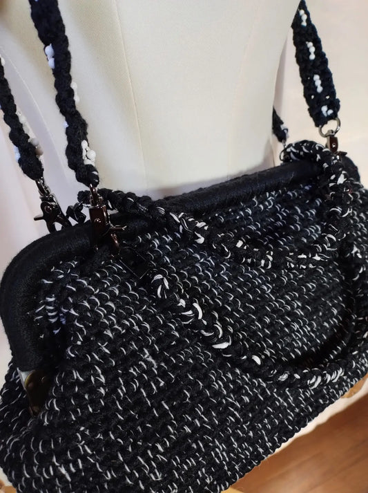 'Lavinia' Borsa in Lana - Eleganza Funzionale con Chiusura a Scatto REM fatto a mano per te
