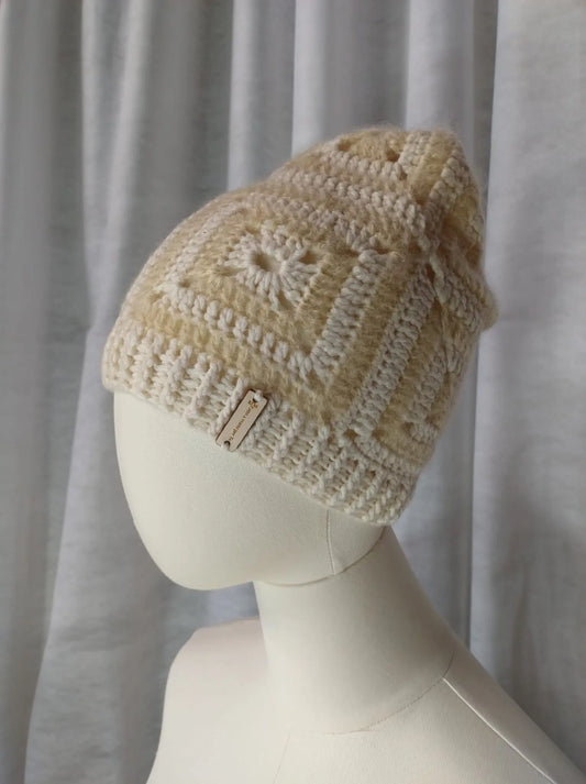 ‘Tullia’ Cuffia a piastrelle in Cachemire e Mohair-Seta - Eleganza e Calore Artigianale rem_fattoamanoperte