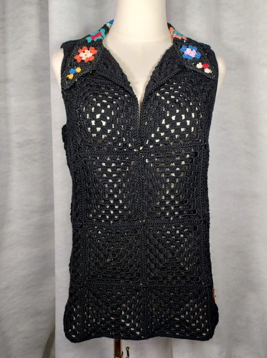 ‘Marzia’ Polo all'Uncinetto con Collo a Piastrelline - Unione di Stile e Unicità