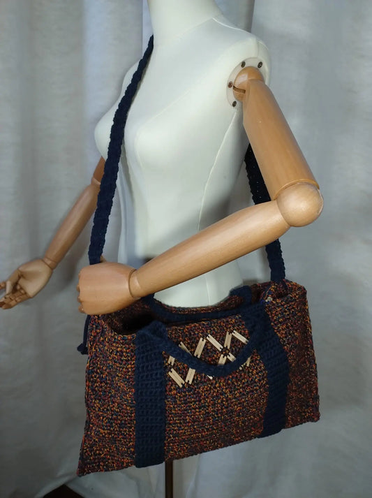 'Camilla' Borsa all'Uncinetto con Tasche per PC - Versatilità Artigianale in Cotone rem_fattoamanoperte