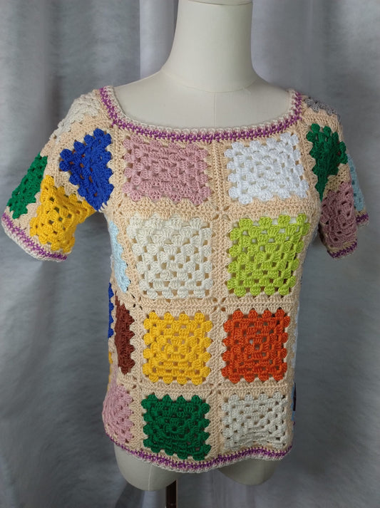 'Elisabetta' Maglia all’uncinetto - Esplosione di Colore e Stile Sostenibile