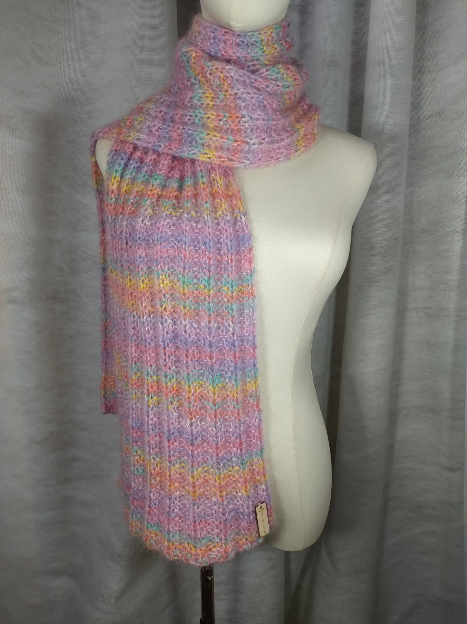 'Cassandra' Sciarpa in Seta, Mohair e Lana Merino - Calore e Stile per Ogni Look rem_fattoamanoperte