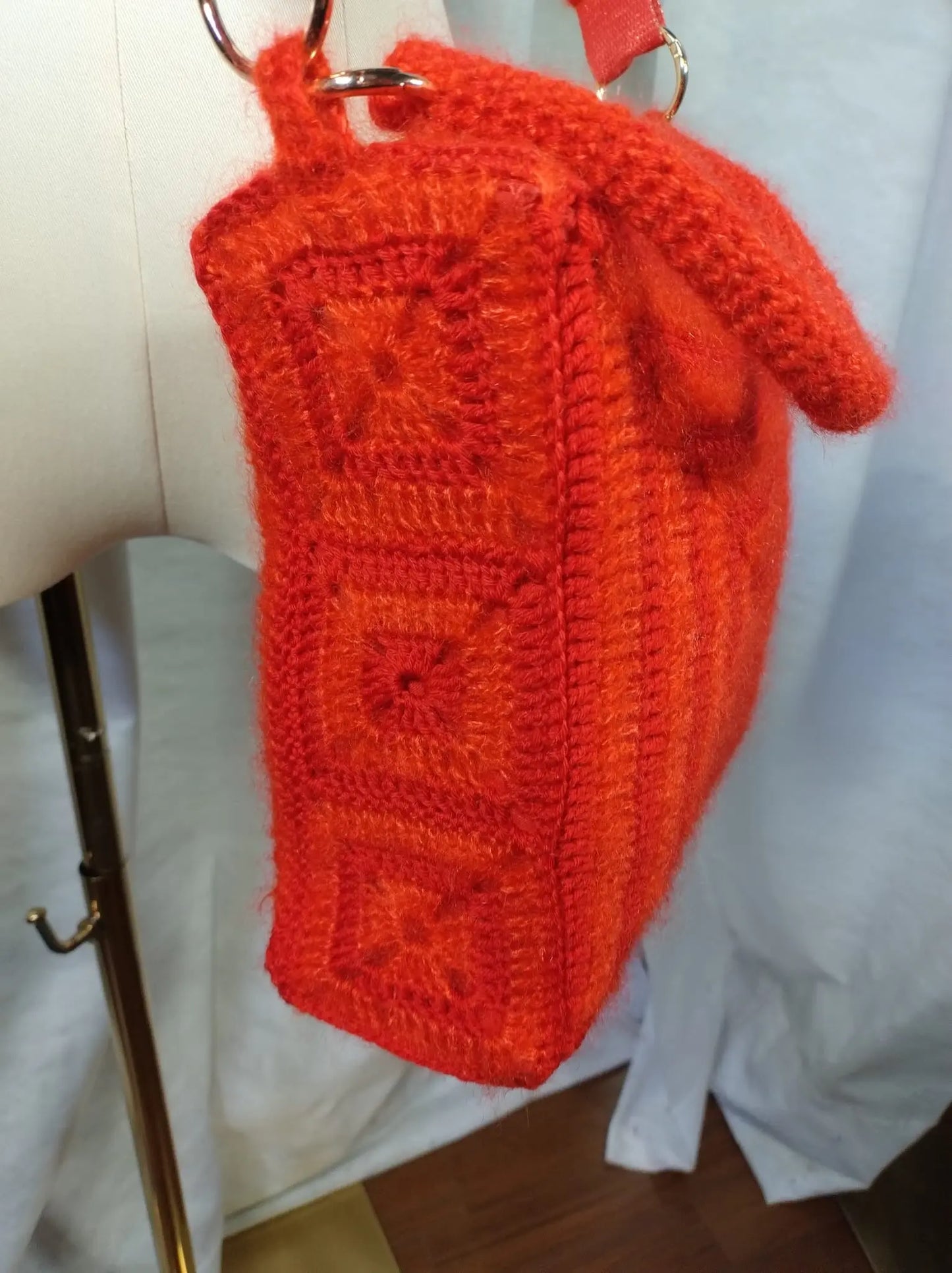 Maura – Borsa uncinetto Artigianale in Lana Merino e Mohair-Seta, Variante Rosso REM fatto a mano per te