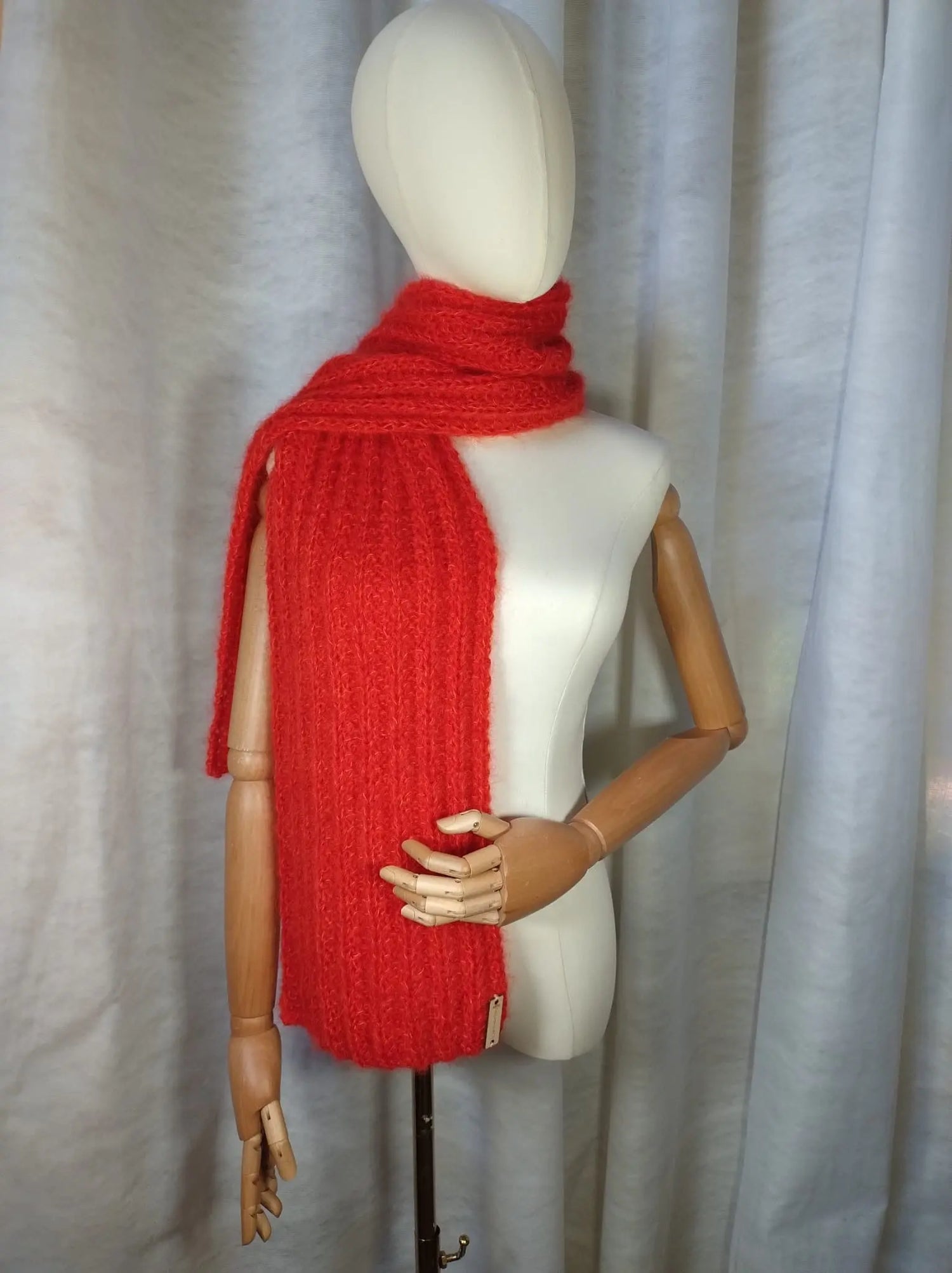 'Cassandra' Sciarpa in Seta, Mohair e Lana Merino - Calore e Stile per Ogni Look rem_fattoamanoperte