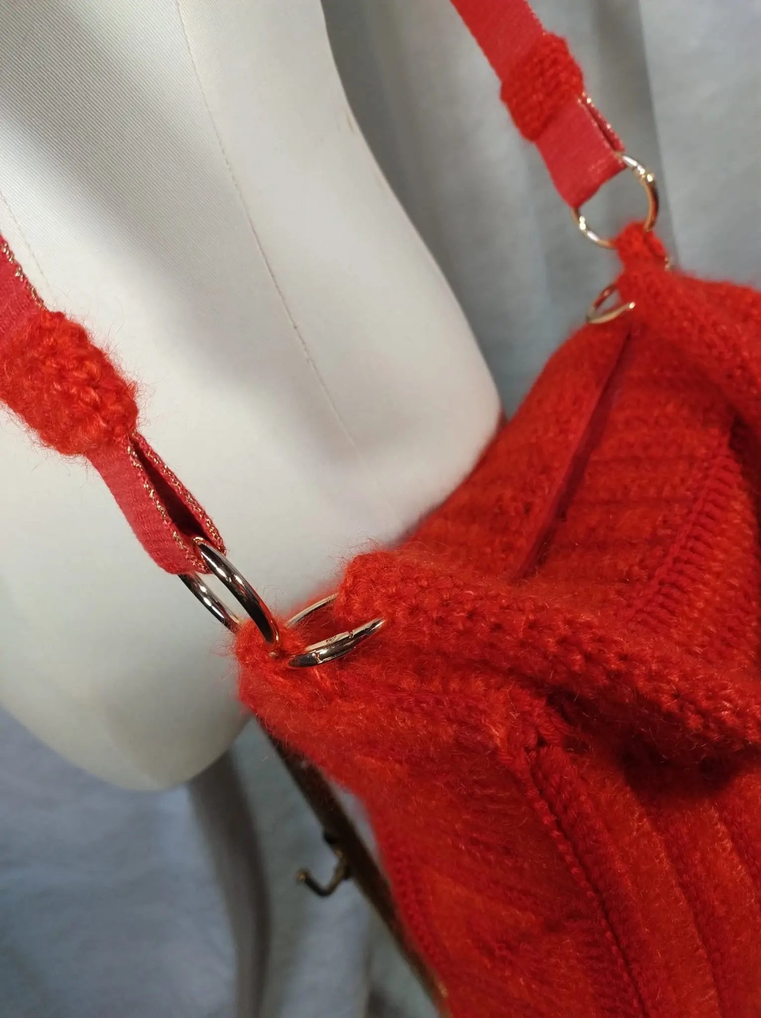Maura – Borsa uncinetto Artigianale in Lana Merino e Mohair-Seta, Variante Rosso REM fatto a mano per te