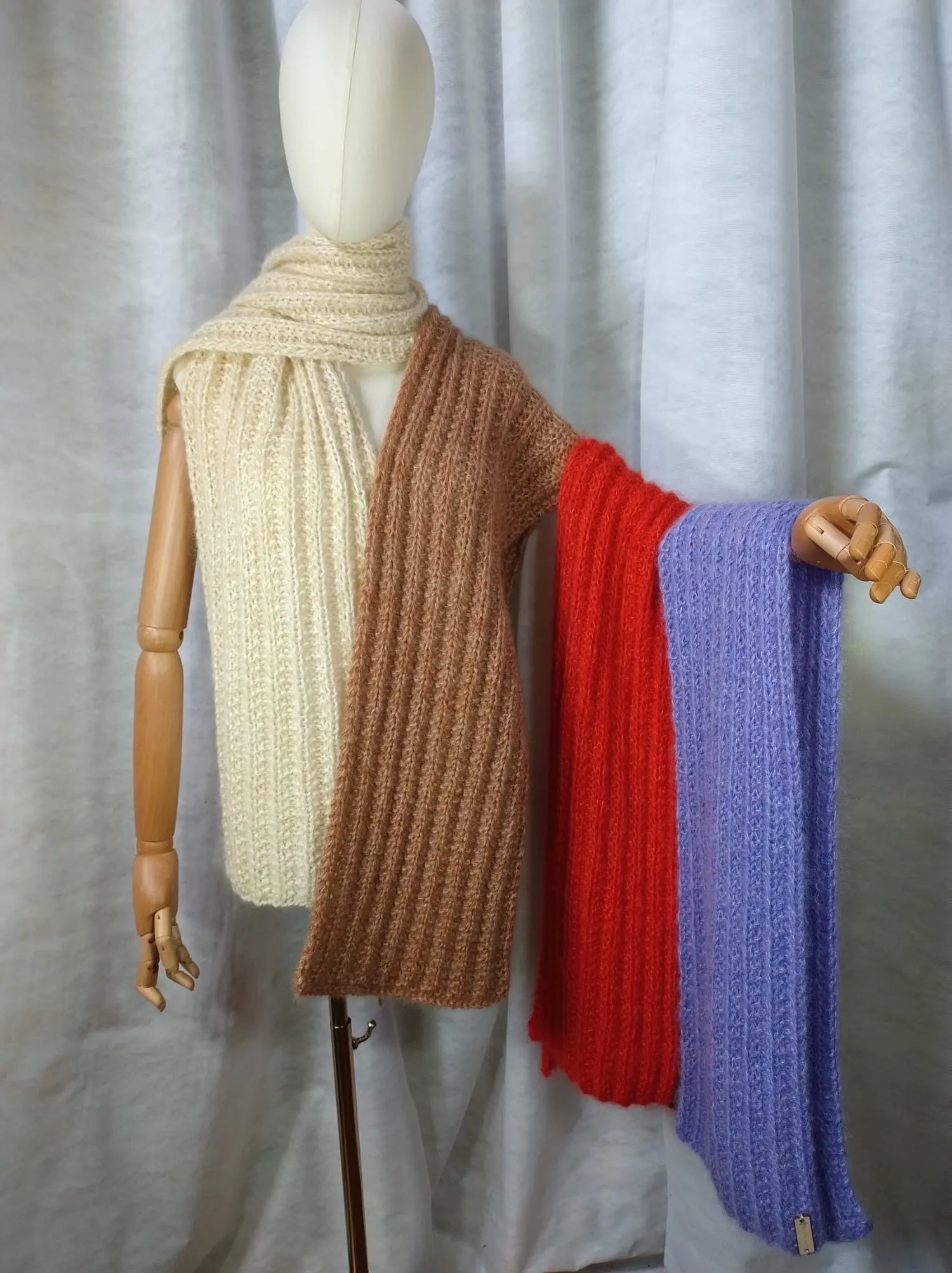 'Cassandra' Sciarpa in Seta, Mohair e Lana Merino - Calore e Stile per Ogni Look rem_fattoamanoperte