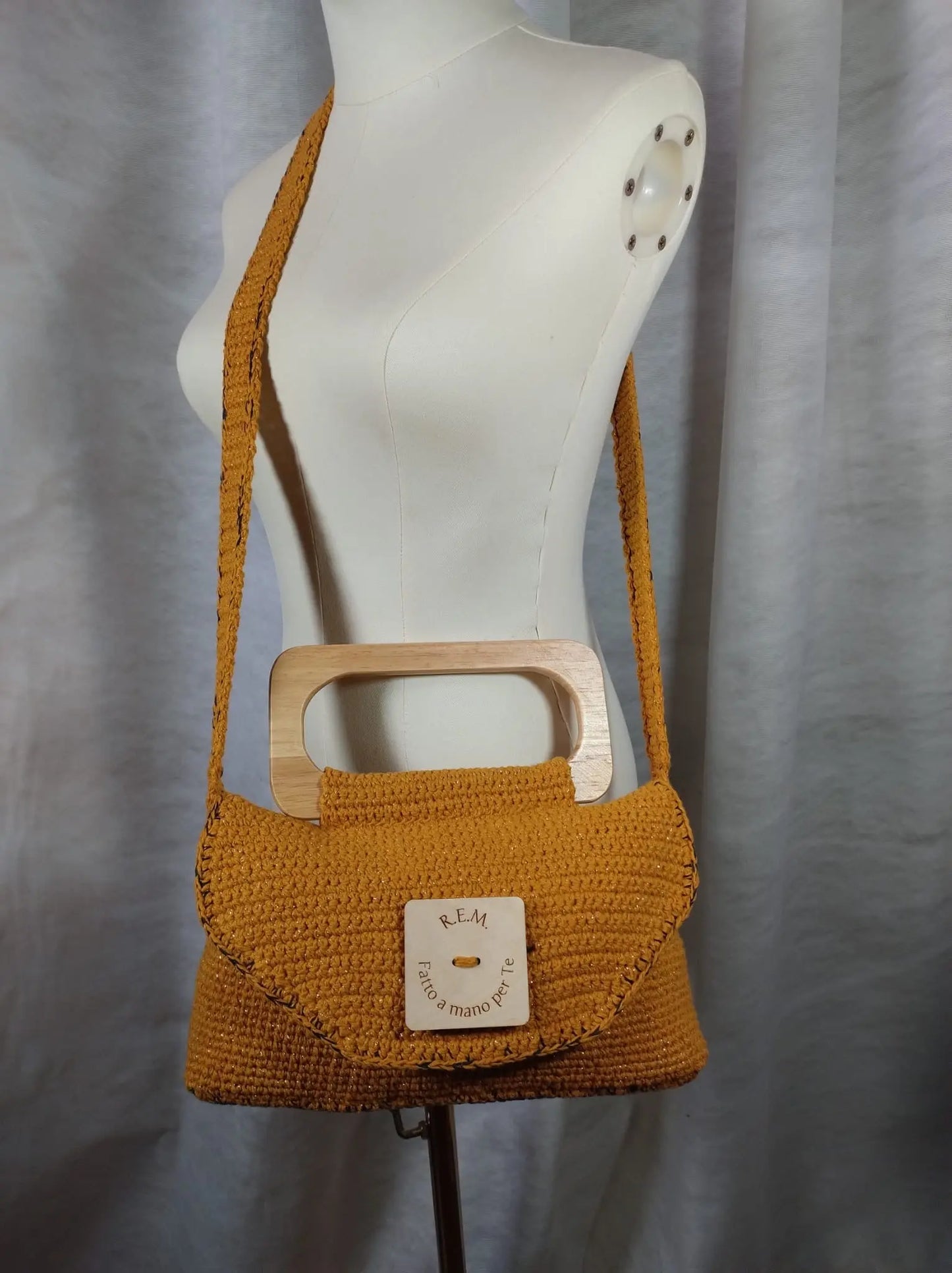 Alexis - Borsa uncinetto Design e artigianalità in contrasto perfetto REM fatto a mano per te