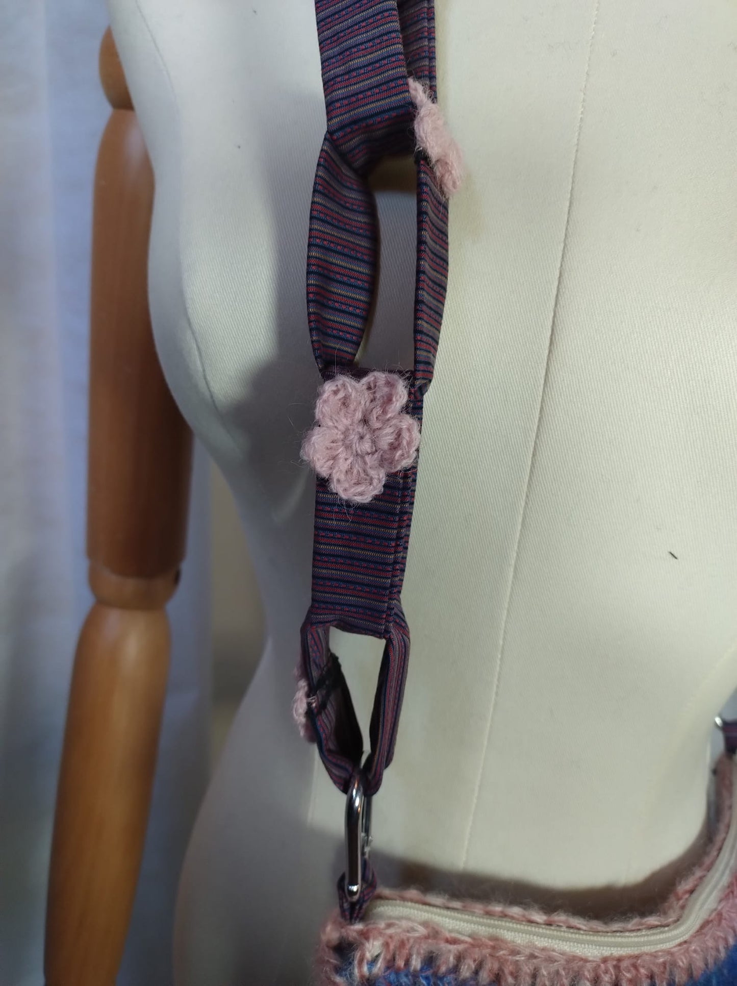 ‘Rosetta’ la borsa: una combinazione pregiata di mohair e seta