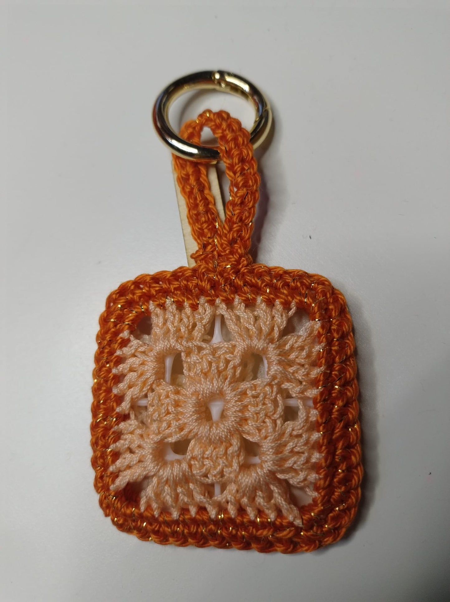 ‘Tiberio’ Portachiavi - Creatività e Stile in una Piastrellina